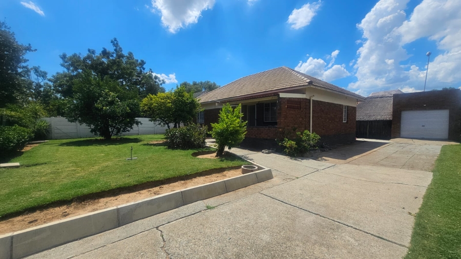 To Let 3 Bedroom Property for Rent in Lakeview Free State